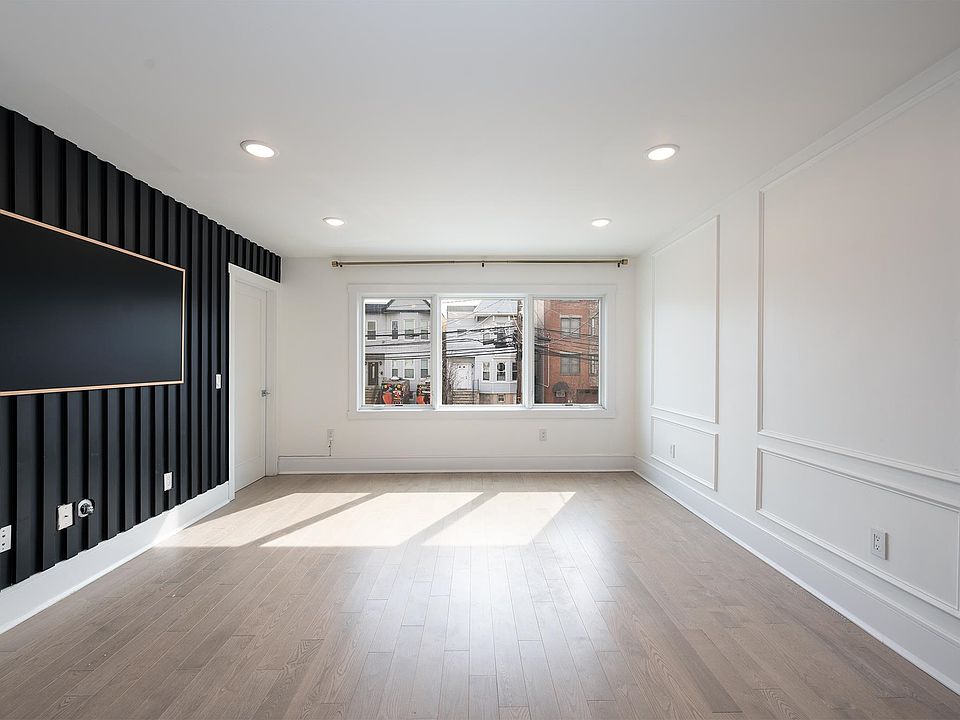 1st image of 309 Palisade Ave #2