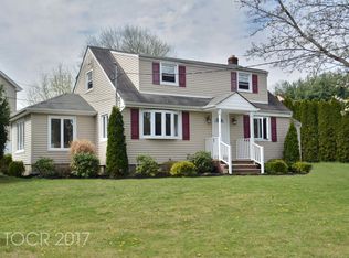 10 Cambra Rd, Waldwick, NJ 07463