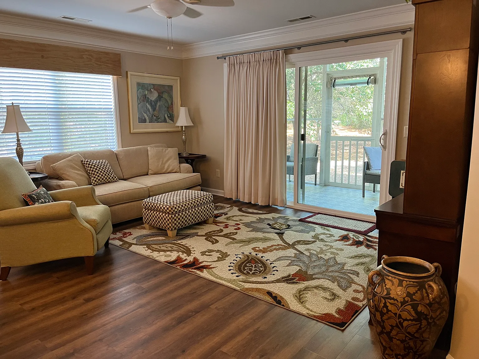 2 bed, 1084 sqft, $2,400 — Photo 2