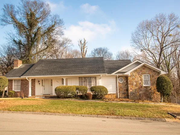 1607 Starboard Dr, Hixson, TN 37343