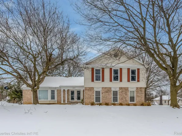 4311 Apple Valley Ln, West Bloomfield, MI 48323