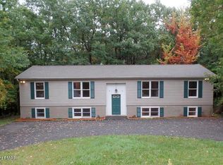 22 Mountain Dr, Mount Pocono, PA 18344