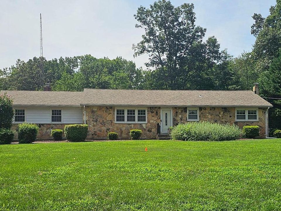 1st image of 3 Seville Dr