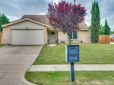 313 W Ash Ln, Euless, TX, 76039