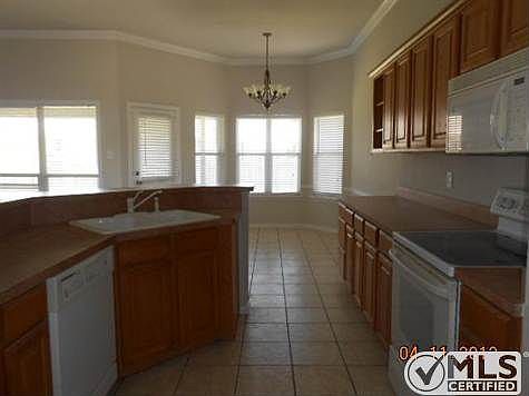 5th image of 310 Willow Creek Dr