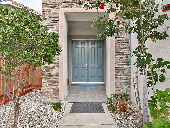 3rd image of 1030 Santa Lucia Dr