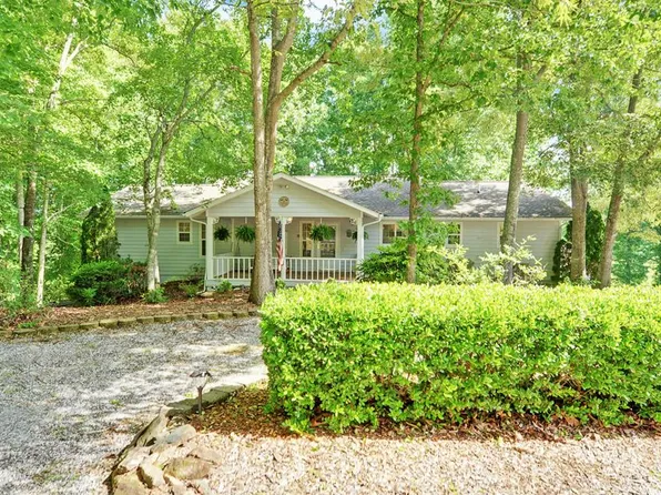 5765 Primrose Ln, Young Harris, GA 30582