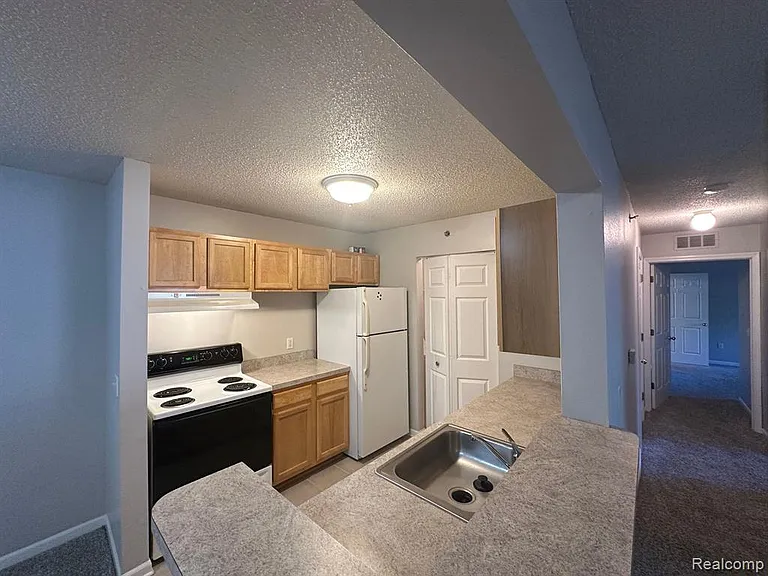 12101 Pinehurst Ln — Photo 9