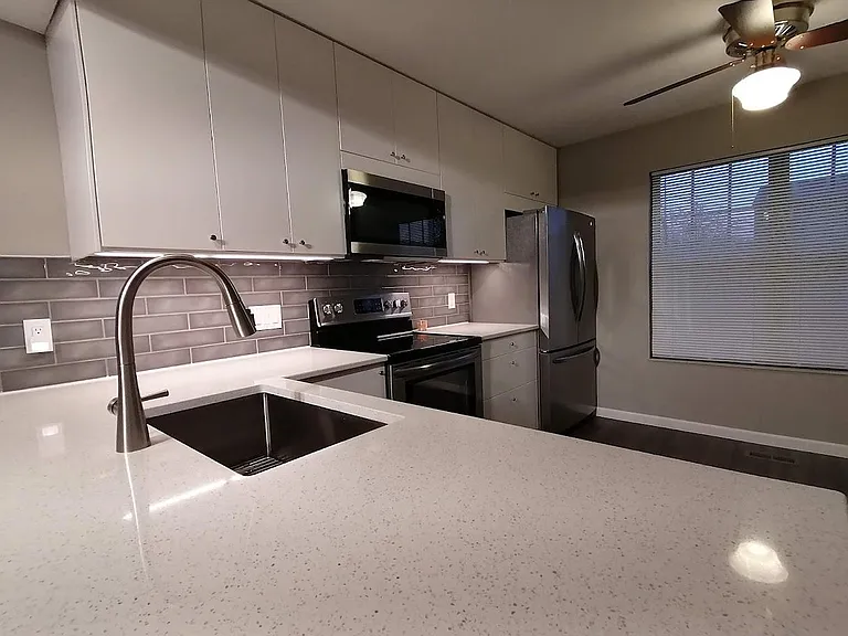 3812 Mack Rd #R — Photo 3