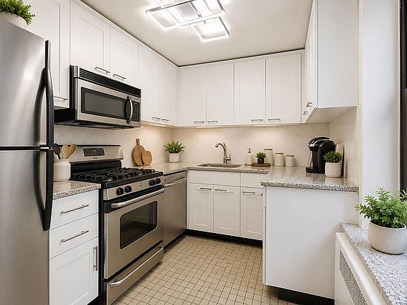4th image of 201 W 74th St APT 8K