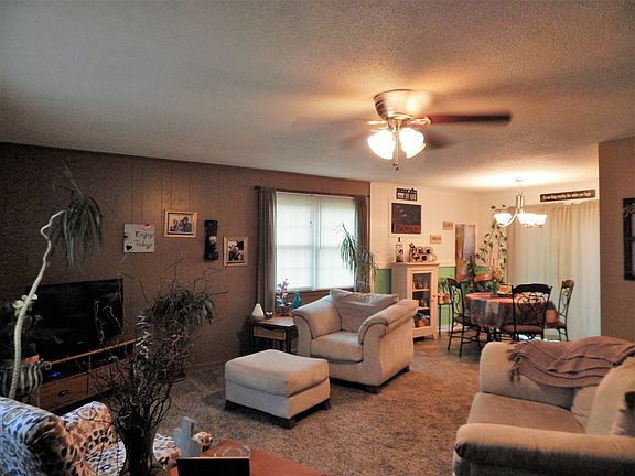 Spacious Living Room!
