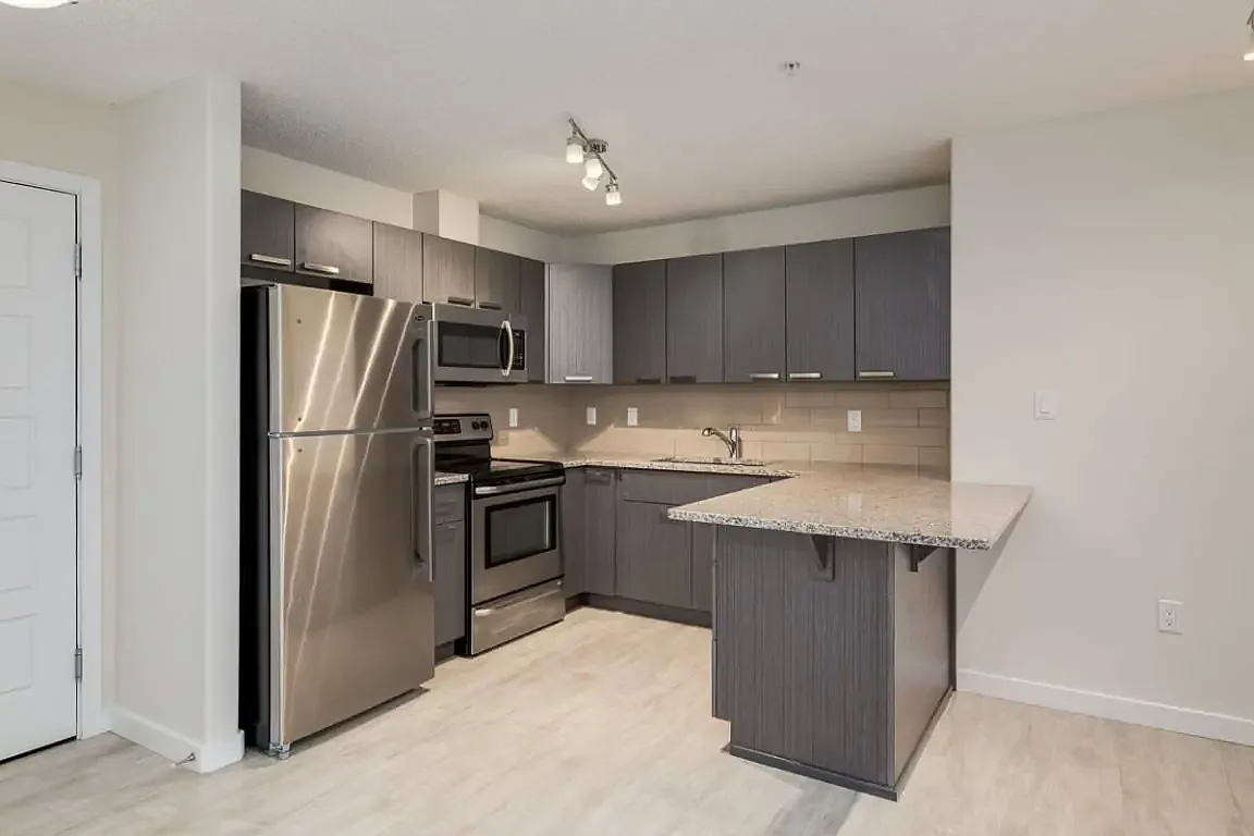 Avalon Court — Photo 1