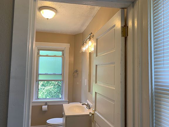 3rd image of 344 Clarence St