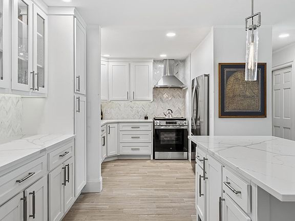 3rd image of 1270 Wisconsin STREET #211