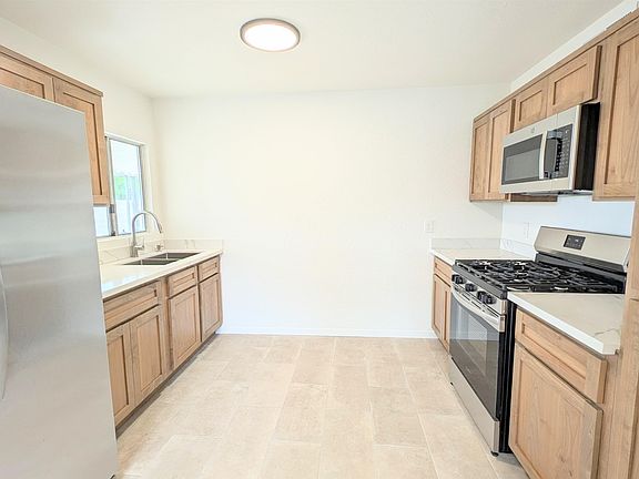 5th image of 275 E 26th St