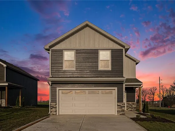 9139 SW 2nd St, Lees Summit, MO 64064