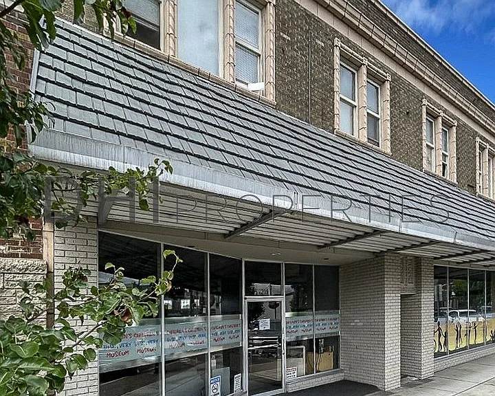 1209 Commerce Ave — Photo 1