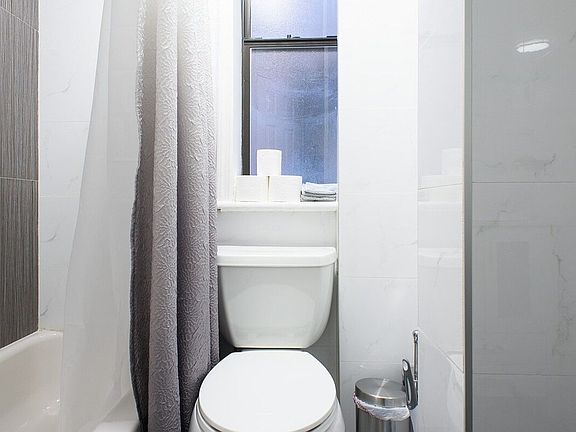 5th image of 428 W 47th St APT 4R