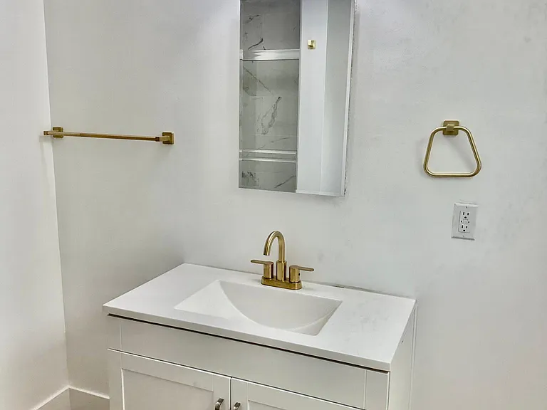 12121 La Maida St #15 — Photo 15
