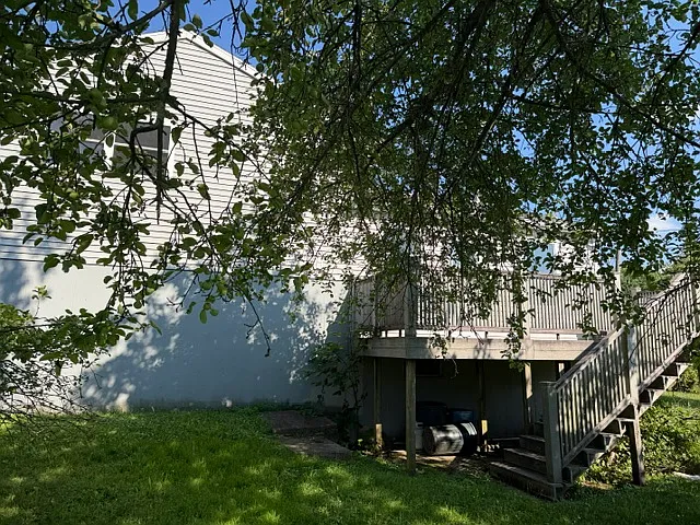 421 S Mountain Blvd — Photo 3