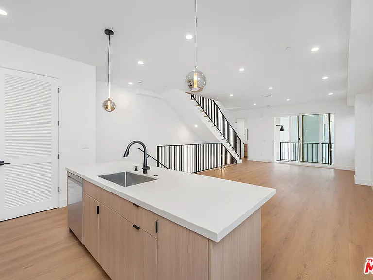5248 Auckland Ave — Photo 4