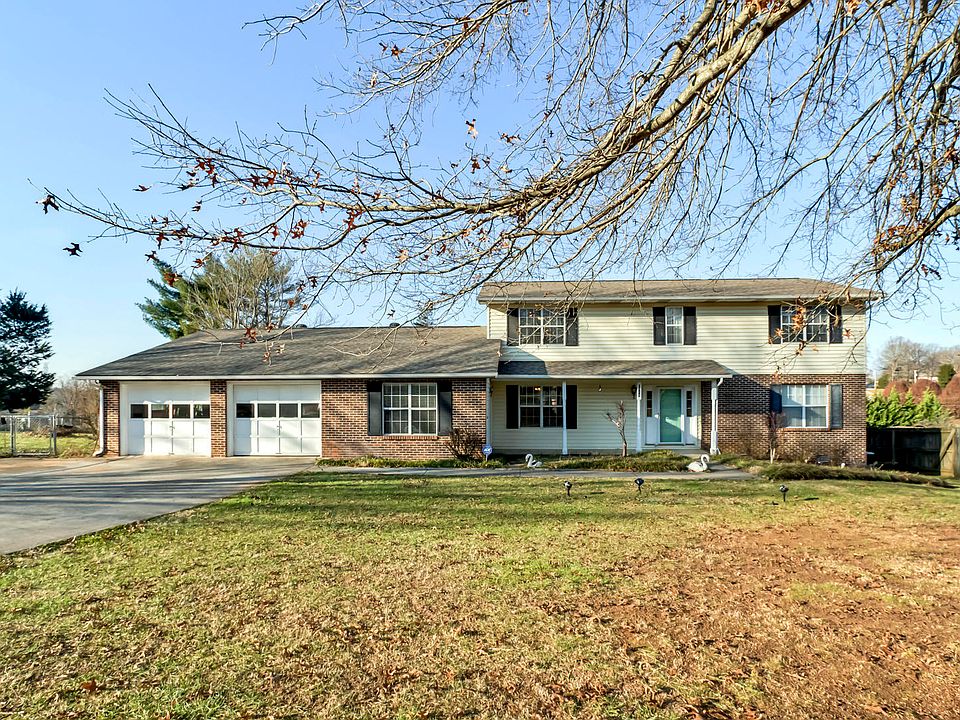 1st image of 2719 Greenway Dr