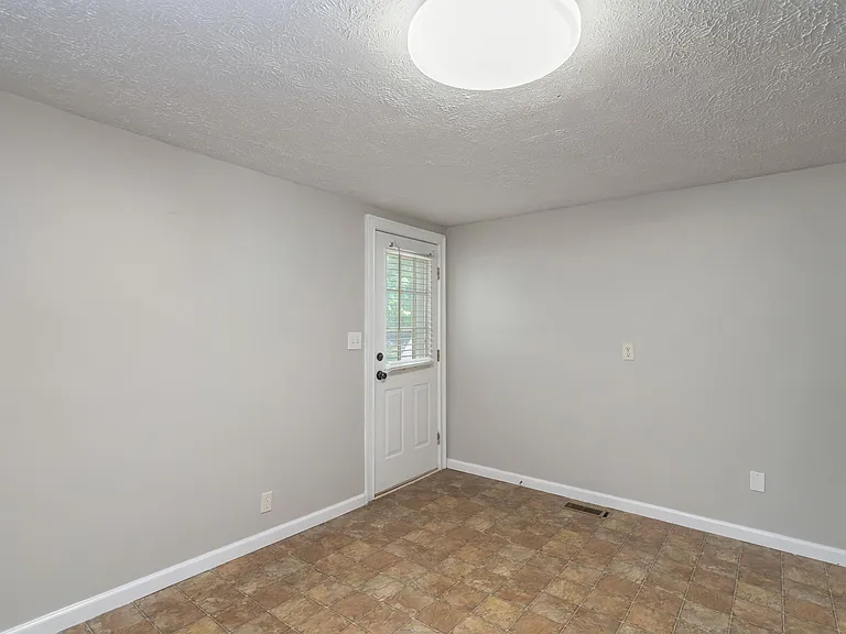 6006 Fayette Ln — Photo 6