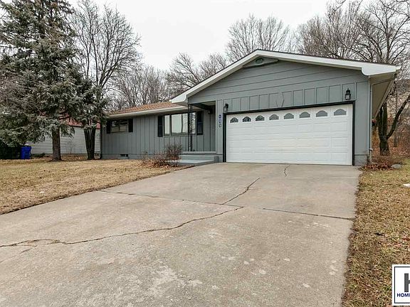 3rd image of 133 S Eisenhower Dr