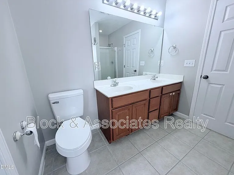 9812 Grettle Ct — Photo 10