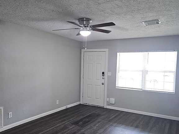 3rd image of 3005 Tanglebriar Dr