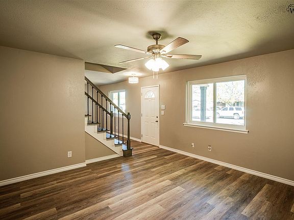 3rd image of 210 Glasgow Dr