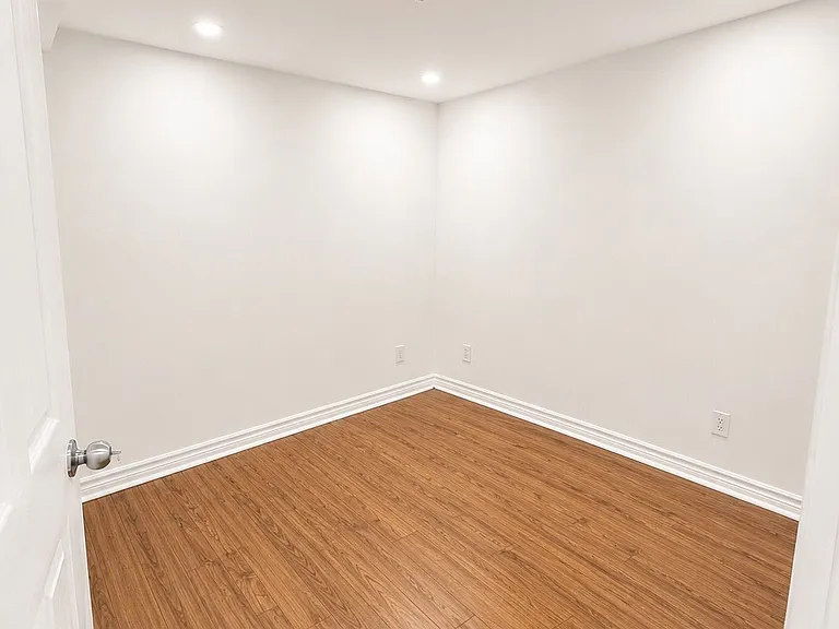 4 Mosely Cres #BASEMENT — Photo 10