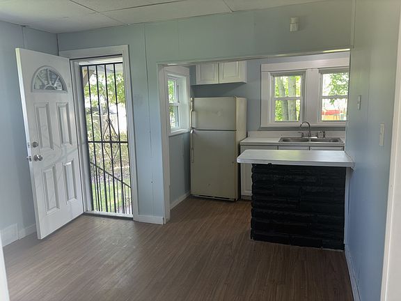 3rd image of 639 Fairgreen Ave