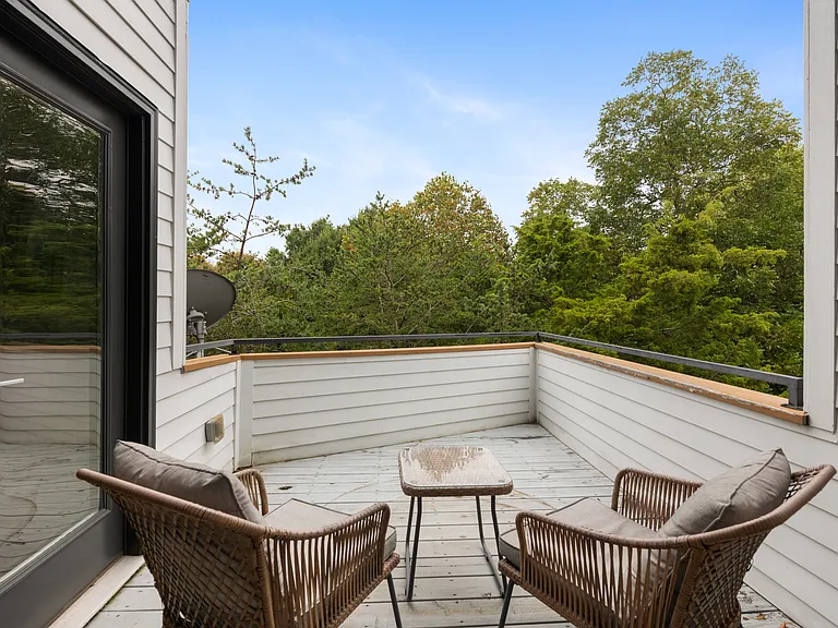 682 Barnett St NE — Photo 29