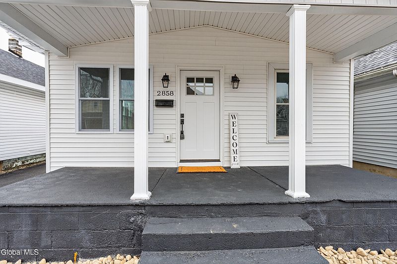 2nd image of 2858 Plunkett Avenue