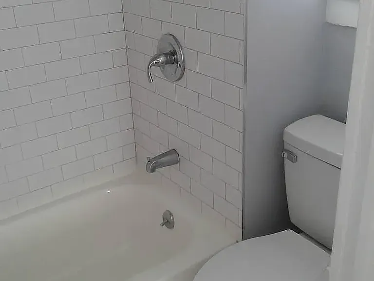 545 E 38th St #10 — Photo 8