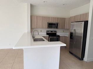 686 Lone Pine Ln, Fort Lauderdale, FL 33327