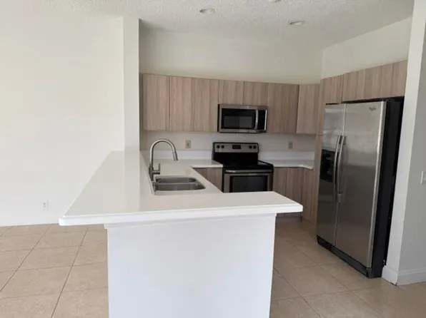 686 Lone Pine Ln, Fort Lauderdale, FL 33327