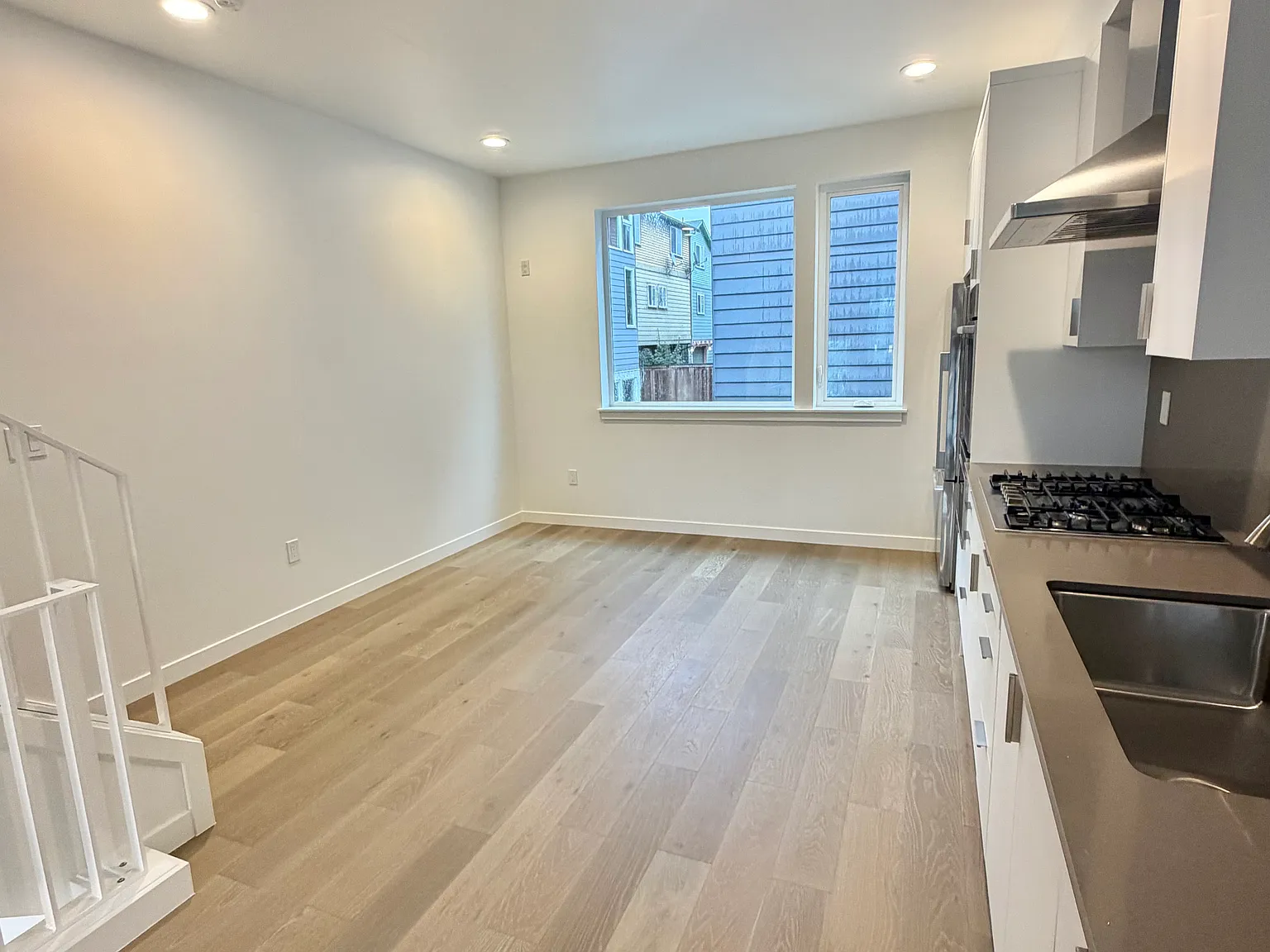 3 bed, 1320 sqft, $3,950 — Photo 3
