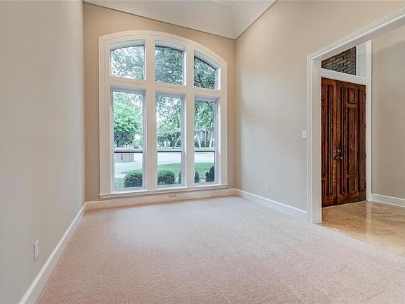 5th image of 2204 Danbury Dr