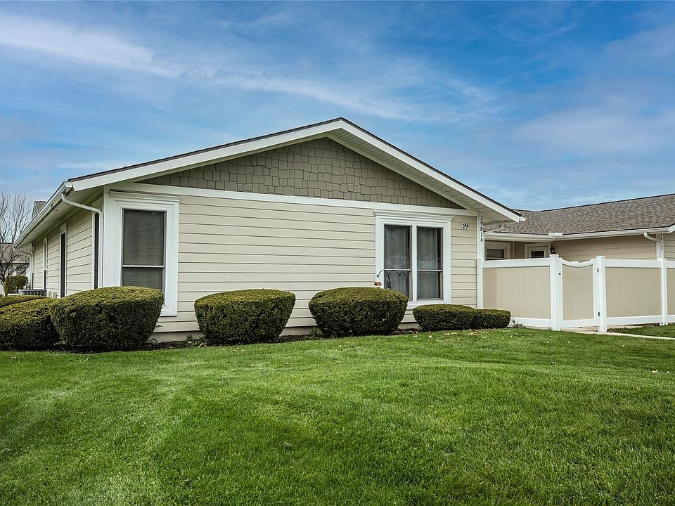 1st image of 39814 Village Wood Cir