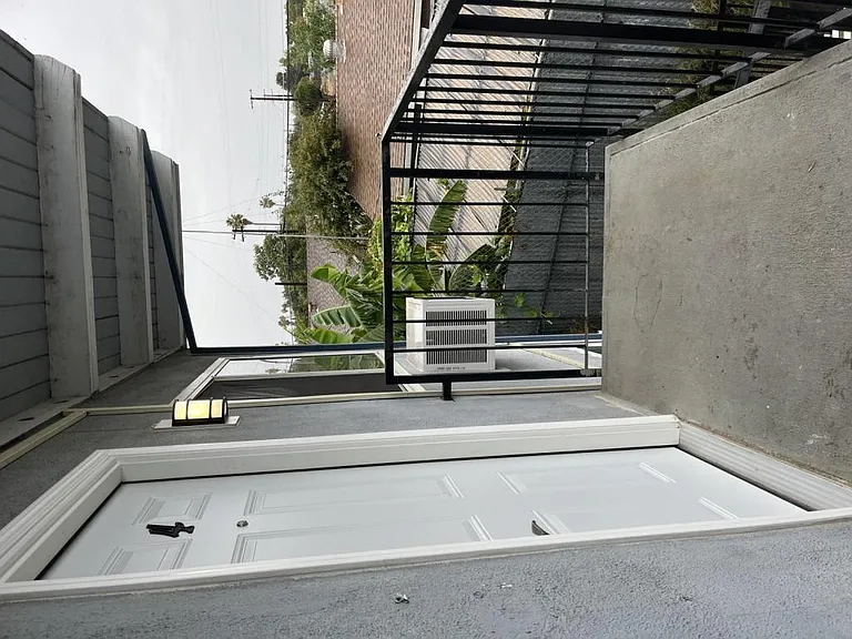 2857 Grove Ave — Photo 7