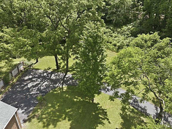3rd image of 714 Sneed Rd W