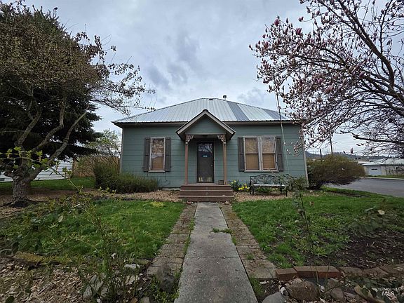 2nd image of 504 Idaho St