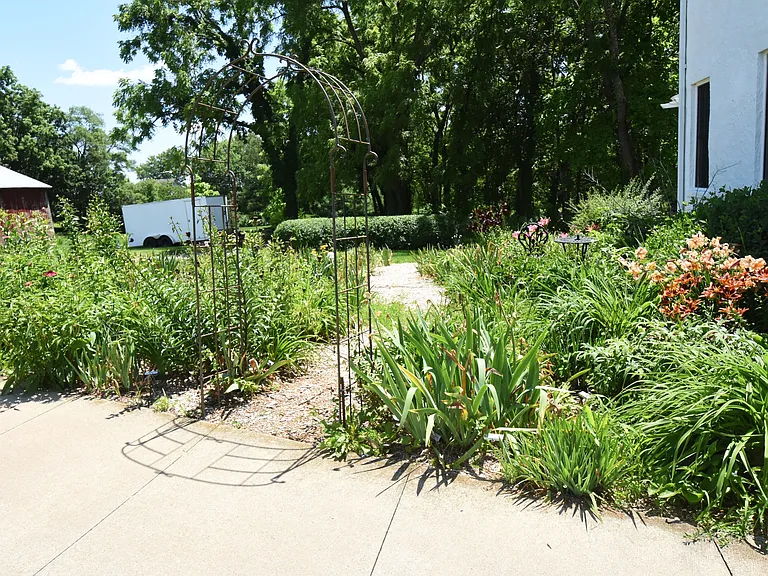 600 E Main St — Photo 17