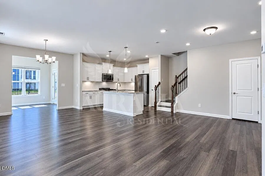 3 bed, 2.5 bath, 1938 sqft, $2,250 — Photo 4