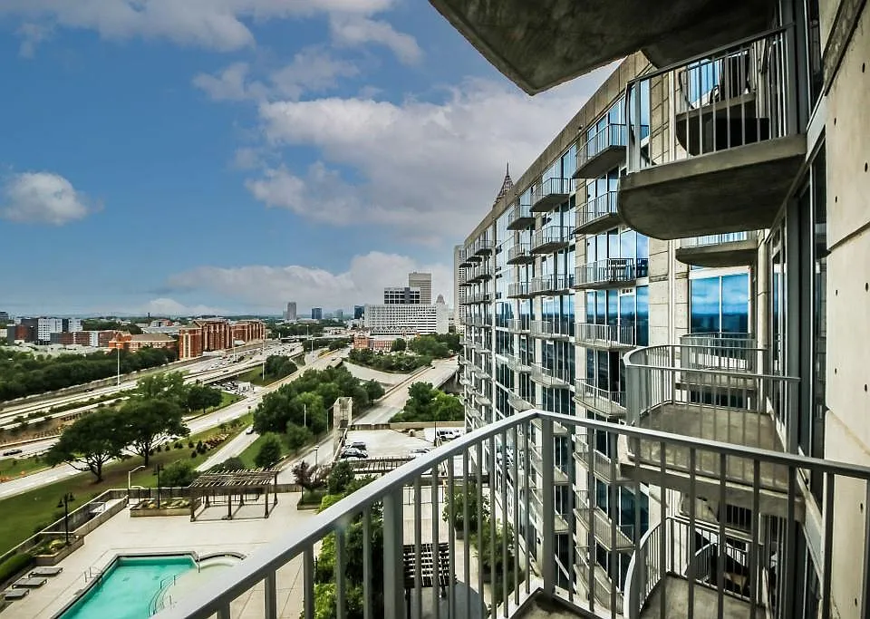400 W Peachtree St NW #2909