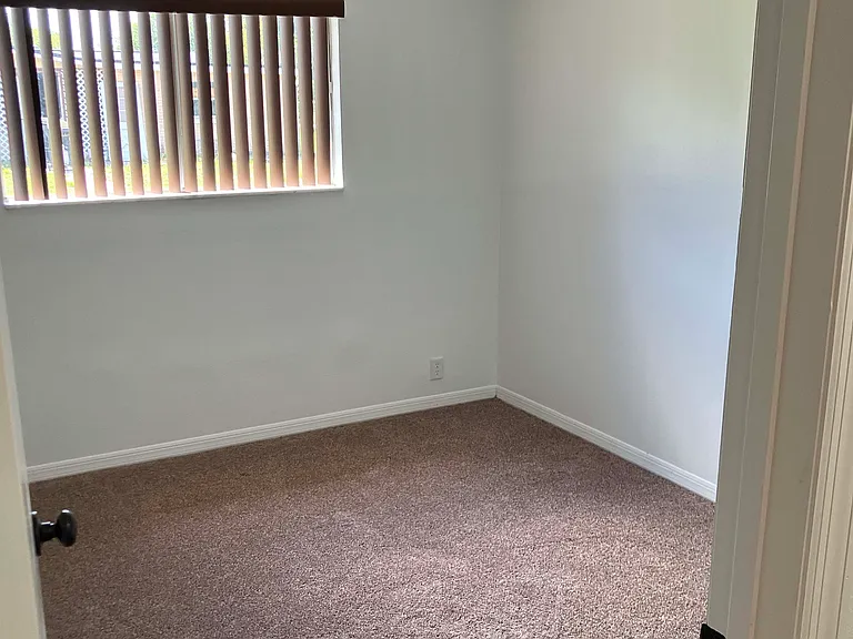 Third bedroom photo 1 of 3