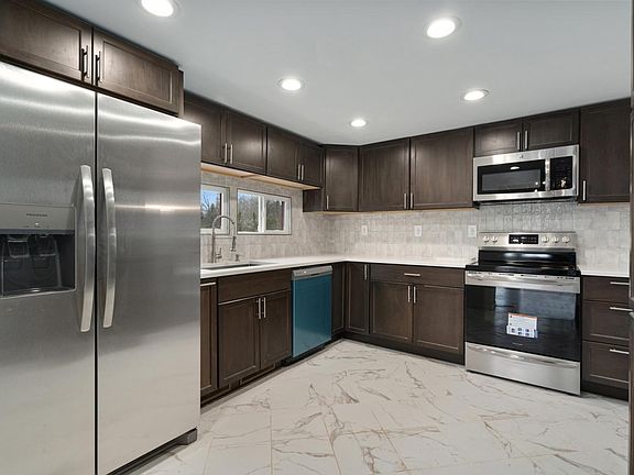 Brand new kitchen with all new appliances