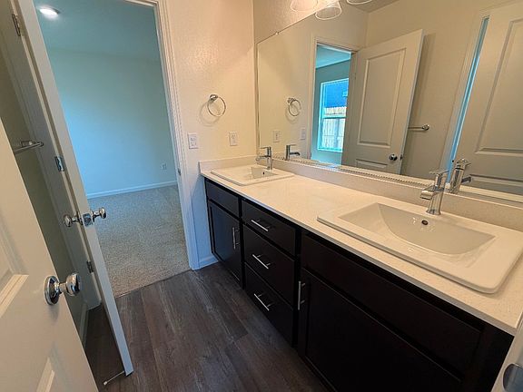 5th image of 2437 W Newton Ave